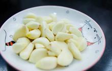 Lima Manfaat Bawang Putih Mentah Untuk Kesehatan dan Pentingnya Memahami Risikonya
