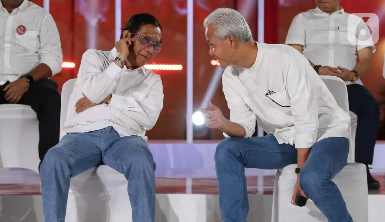 Keduanya juga menyempatkan berdiskusi, mendengarkan aspirasi dan harapan dari kalangan anak muda yang hadir pada acara tersebut. (Liputan6.com/Herman Zakharia)