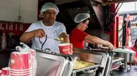 Penjual makanan di dalam mobil yang berada di Barra Olympic Park. (dok. Rio 2016)