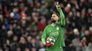 Kiper Paris Saint-Germain, Gianluigi Donnarumma merayakan kemenangan dalam laga leg kedua Liga Inggris 2024/2025 melawan Liverpool di Anfield, Inggris, Rabu (12/03/2025) WIB.