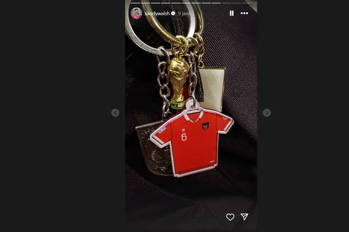 Sandy Walsh posting trofi Piala Dunia