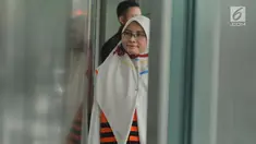 Ekspresi Hakim PN Tangerang Wahyu Widya Nurfitri berada di gedung KPK, Jakarta, Rabu (18/4). Nurfitri diperiksa untuk melengkapi berkas terkait suap penangan putusan perkara perdata di PN Tangerang dalam sengketa Tanah. (Merdeka.com/Dwi Narwoko)