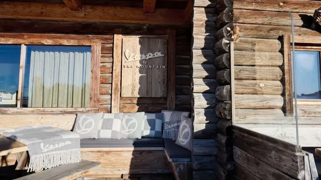 Vespa by The Mountain: Perpaduan Gaya, Petualangan, dan Keanggunan di Baita Sofie, Ortisei