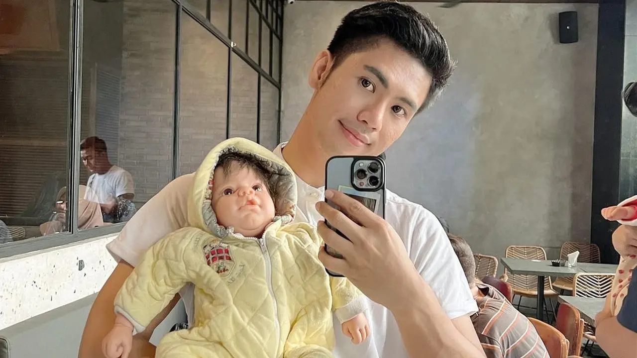 Ricky Cuaca Sewot Disebut Syirik Karena Pamer Boneka Spirit Doll. (instagram.com/rickycuaca)