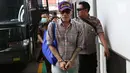 Terdakwa Tio Pakusadewo tiba untuk menjalani sidang putusan kasus kepemilikan narkoba di Pengadilan Negeri (PN) Jakarta Selatan, Selasa (24/7). (Liputan6.com/Immanuel Antonius)