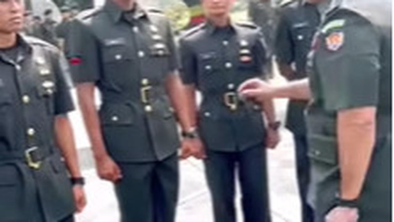 "Siap, saya sepuluh kali," balas prajurit tersebut.