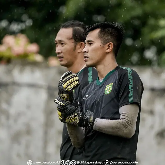 Potret Rivky Mokodompit Calon Kiper Persebaya Saat Berlatih