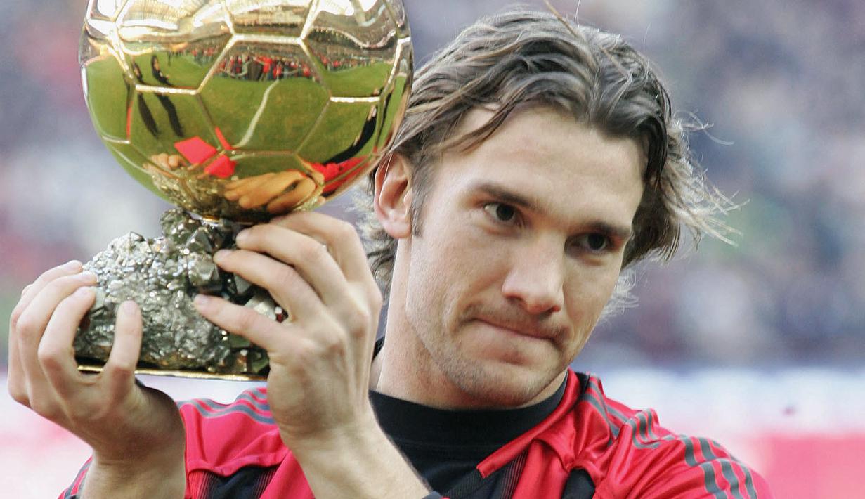 Andriy Shevchenko merupakan satu-satunya pemain Ukraina yang pernah meraih Ballon d'Or sampai saat ini. Ia tampil tajam bersama AC Milan pada musim 2003/2004 dengan menorehkan 24 gol. Berkatnya AC Milan berhasil rebut gelar Scudetto musim tersebut. (Foto: AFP/Paco Serinelli)