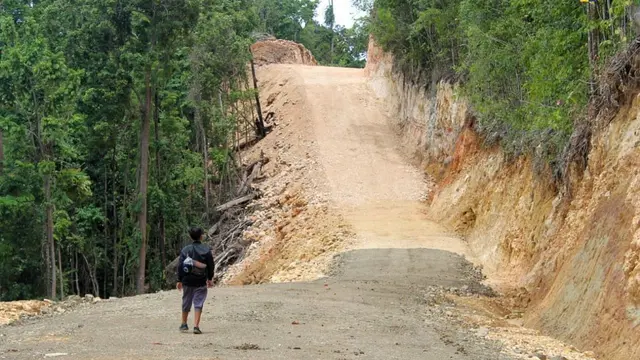 Kementerian PUPR secara bertahap menyelesaikan pembangunan jalan lingkar Raja Ampat yang memiliki panjang keseluruhan 342 km. (Dok Kementerian PUPR)