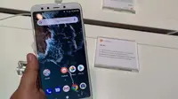 Menggenggam Xiaomi Mi A2 di Madrid
