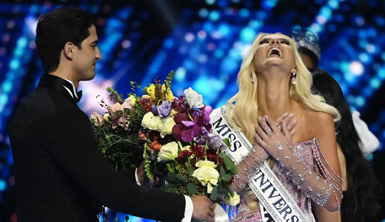 Victoria Kjaer Theilvig dinobatkan sebagai Miss Universe 2024 setelah berhasil mengungguli 125 kontestan. (CARL DE SOUZA/AFP)