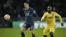 Memasuki awal babak kedua, PSG agak menurunkan tempo serangan. Namun mereka tetap mendapat peluang mencetak gol melalui Angel Di Maria. (AP/Christophe Ena)