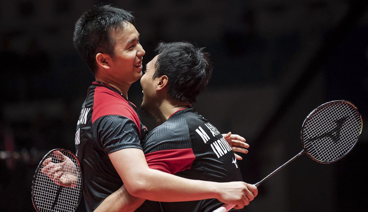 Perwakilan ketiga adalah pasangan unggulan kedua, Mohammad Ahsan/Hendra Setiawan. Peringkat kedua BWF ini mengalahkan Liu Cheng/Zhang Nan (Cina) dengan 19-21, 21-17 dan 21-14. Mereka akan jumpa unggulan ke-7 Kim Astrup/Anders Skaarup Rasmussen (Denmark). (AFP/STR)