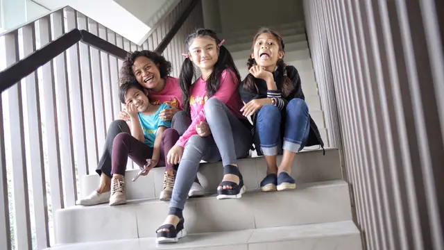 Mira Lesmana, Film Kulari ke Pantai