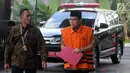 Wakil Ketua DPR Bidang Keuangan dari Fraksi PAN nonaktif Taufik Kurniawan dikawal petugas akan menjalani pemeriksaan lanjutan kasus pengurusan DAK Kabupaten Kebumem TA 2016 di gedung KPK, Jakarta, Jumat (1/2). (Merdeka.com/Dwi Narwoko)