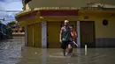 Hujan membanjiri jalan-jalan dan rumah-rumah penduduk hingga menumbangkan pepohonan serta menyebabkan tanah longsor. (MAURO PIMENTEL/AFP)