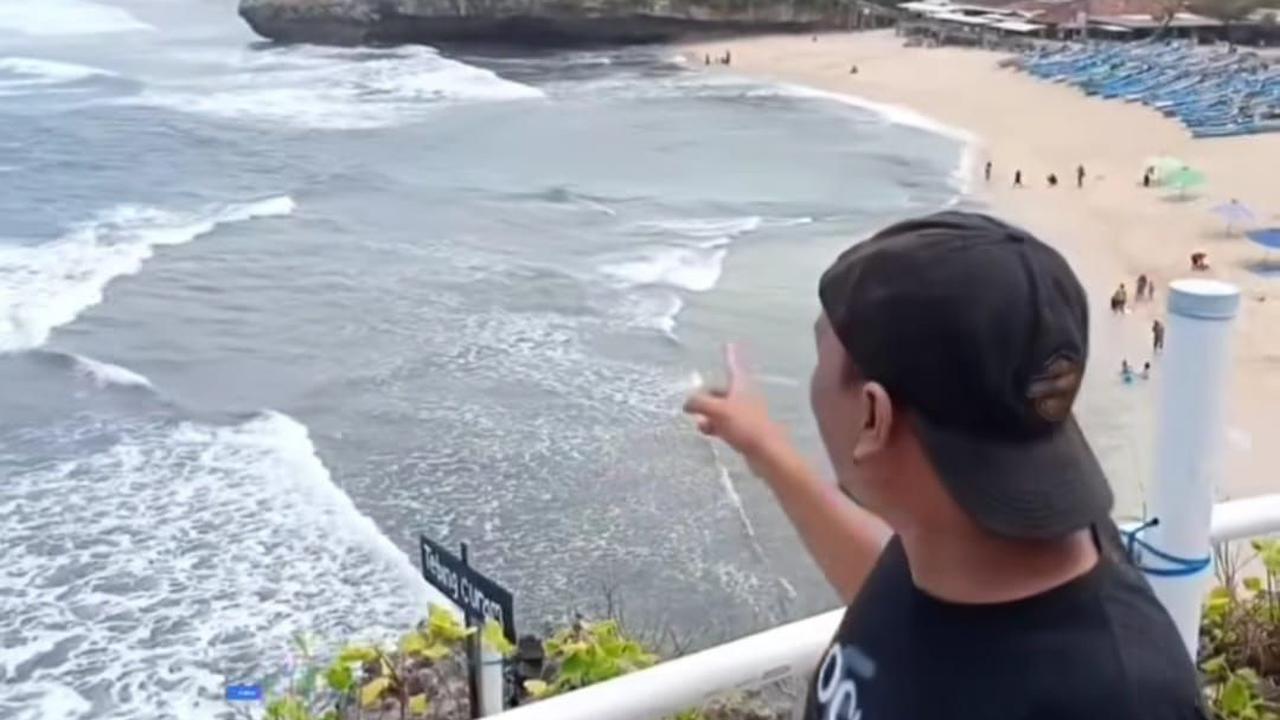 <i>"Di sini saya akan menjelaskan tentang satu daerah yang paling berbahaya di pantai," ungkap Youtuber tersebut. </i>