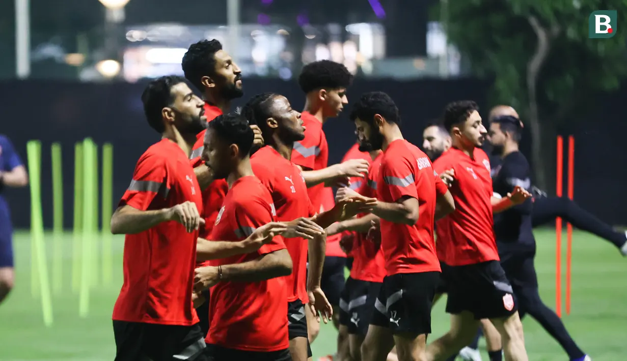 Timnas Bahrain melakukan sesi latihan perdana di Lapangan A, Senayan, Jakarta pada Sabtu (22/03/2025) WIB malam.