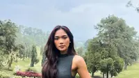 Marion Jola Resmi Dilamar di Candi Prambanan, Gaun Cokelat dan Cincin Berlian Oval Jadi Sorotan