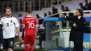 Pelatih Italia, Roberto Mancini menginstruksikan pemainnya saat bertanding melawan Moldova pada pertandingan persahabatan di stadion Artemio-Franchi di Florence, Tuscany (7/10/2020). Italia menang besar 6-0 atas Moldova. (AFP/Isabella Bonotto)