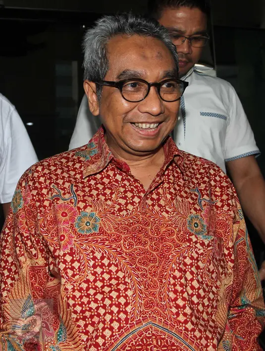 Sekjen Kementerian PUPR, Taufik Widjoyono enggan menjawab pertanyaan wartawan, Jakarta, Kamis (31/3). Kedatangan Taufik menjadi saksi atas kasus dugaan suap proyek di Kementerian PUPR dengan tersangka Damayanti Wisnu Putranti (Liputan6.com/Helmi Afandi)