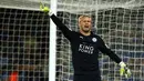 7. Kesper Schmeichel - Bersama Leicester,  kiper 29 tahun ini membuat kejutan dengan berada di peringkat kedua Liga Inggris. Penjaga gawang Denmark itu berhasil melakukan penyelamatan sebanyak 68 persen dan delapan kali clean sheet. (EPA/Tim Keeton)