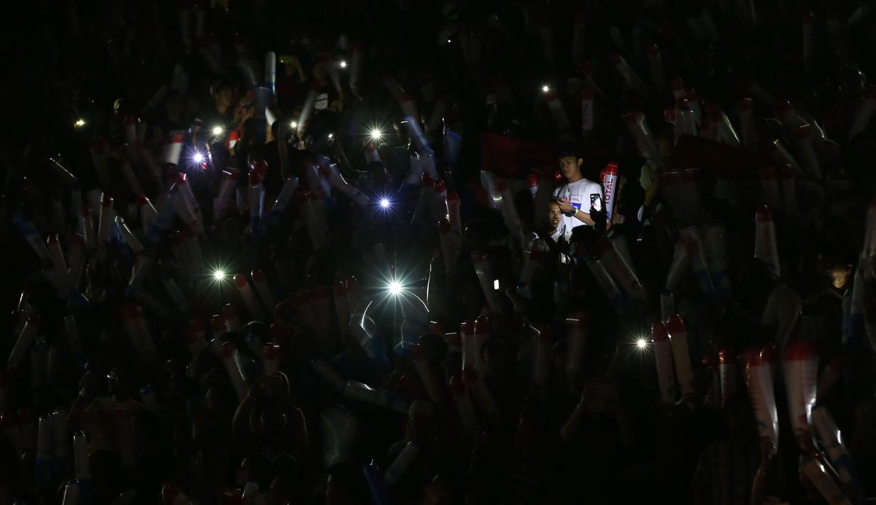 Suasana penonton jelang final ganda putra Kejuaraan Dunia Bulutangkis 2015 antara Mohammad Ahsan/Hendra Setiawan, melawan pasangan Tiongkok, Liu Xiaolong/Qiu Zihan. Minggu (16/8/2015). (Bola.com/Arief Bagus)
