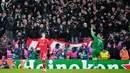 Kiper PSG, Gianluigi Donnarumma, sukses menggagalkan tembakan Darwin Nunez dan Curtis Jones. Sementara empat algojo PSG berhasil menunaikan tugasnya dengan baik. (AP Photo/Dave Thompson)