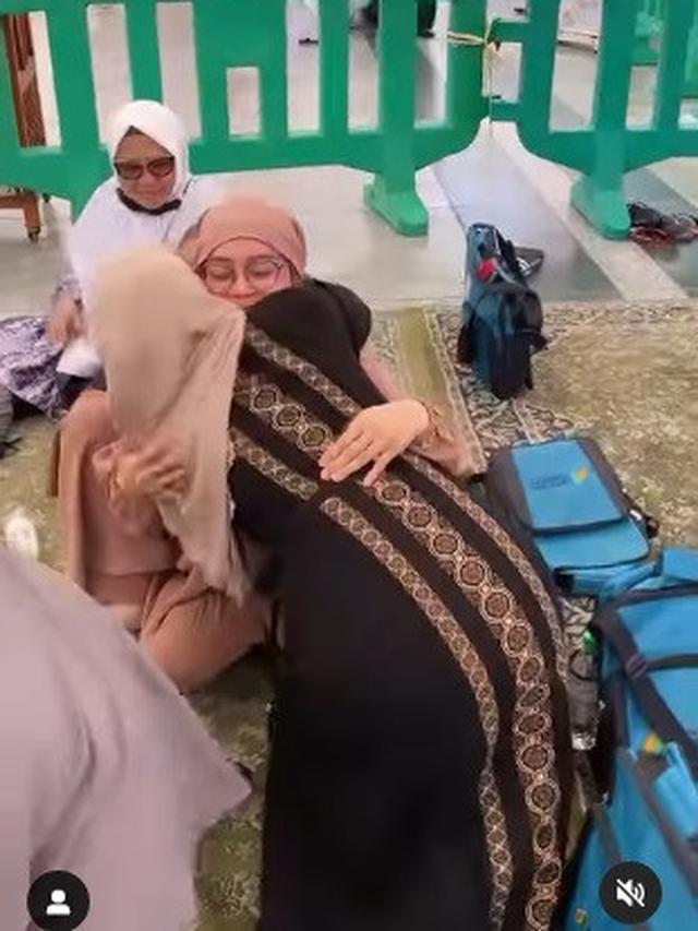 Lesti Kejora dan Bebizie bertemu di Madinah (Foto: Instagram bebizie)