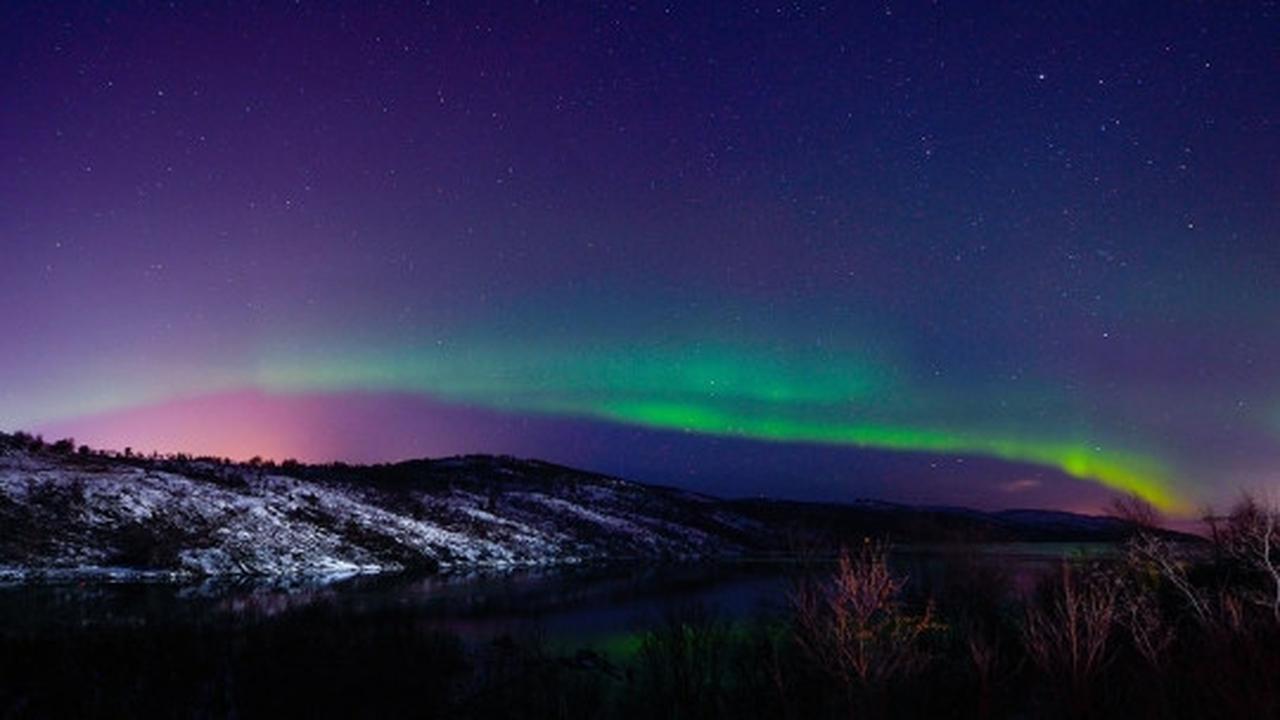 Keindahan fenomena aurora borealis terangi langit malam Norwegia