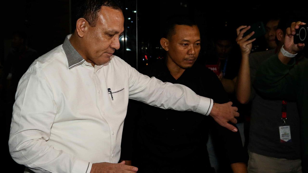 "Khususnnya kepada bapak presiden yang telah mempercayakan kepada saya 4 tahun memimpin KPK. Karena kita sadar selama 4 tahun bukanlah pekerjaan mudah apalagi bangsa kita mengalami pandemi Covid-19,"<br>