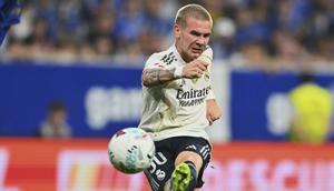 Pemain Real Madrid, Franco Mastantuono, melepaskan tembakan ke gawang Real Oviedo saat laga La Liga Spanyol di Stadion Carlos Tartiere, Oviedo,&nbsp;Senin (25 Agustus 2025).&nbsp;(AP Photo/Miguel Oses)