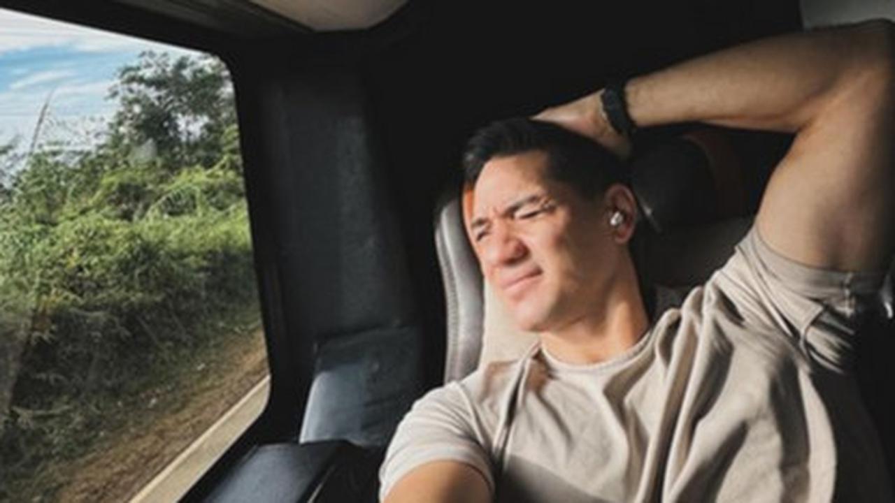 Potret Andrew White Naik Sleeper Bus 14 Jam dari Makassar ke Sorowako, Dijuluki Duta Bus & Bikin Salut