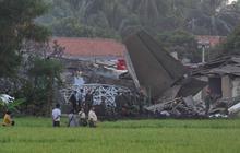 Badan Fokker yang menumbuk rumah
