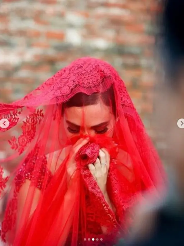 [Bintang] Atiqah Hasiholan