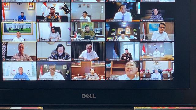 Cegah Penyebaran Virus Corona, Jokowi Gelar Rapat Kabinet Secara Virtual