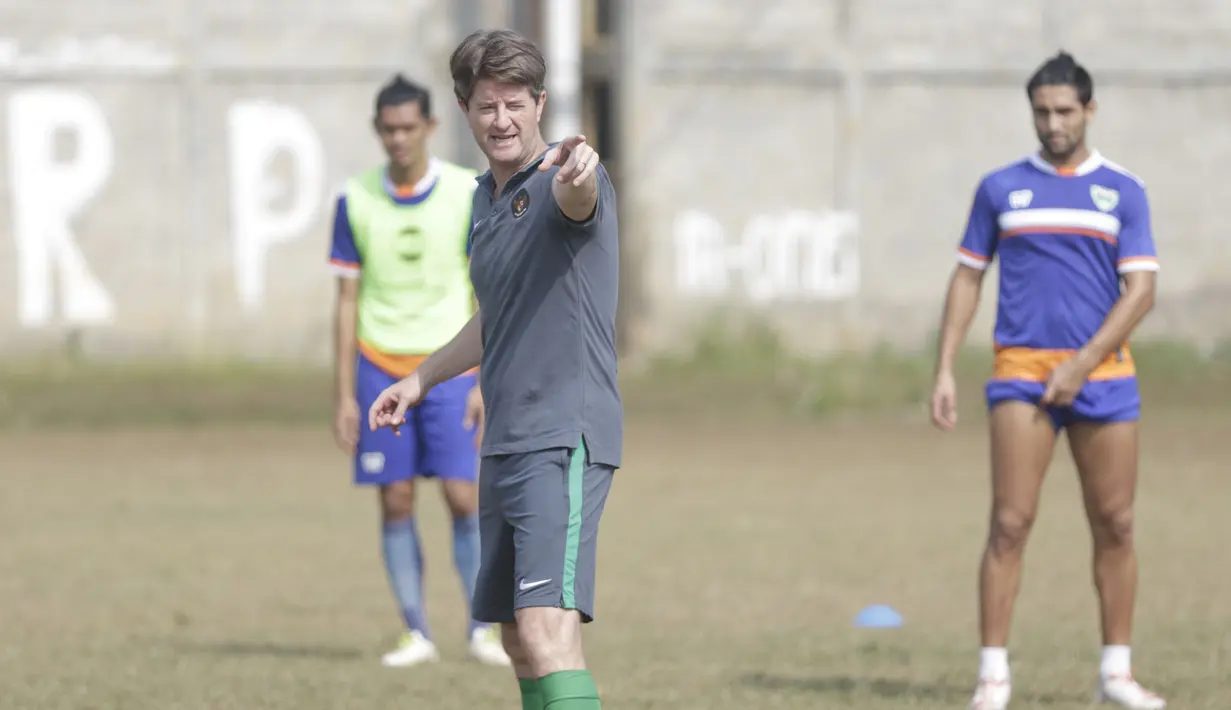 Kedatangan Pieter Huistra diharapkan bisa memperbaiki prestasi PBR yang pada Piala Presiden gagal lolos dari babak penyisihan. (Bola.com/Vitalis Yogi Trisna) 