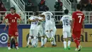 <p>Selebrasi para pemain Uzbekistan U-23 merayakan gol kedua ke gawang Timnas Indonesia U-23 lewat gol bunuh diri Pratama Arhan pada laga semifinal Piala Asia U-23 2024 di Abdullah bin Khalifa Stadium, Doha, Qatar, Senin (29/4/2024). (AFP/Karim Jaafar)</p>