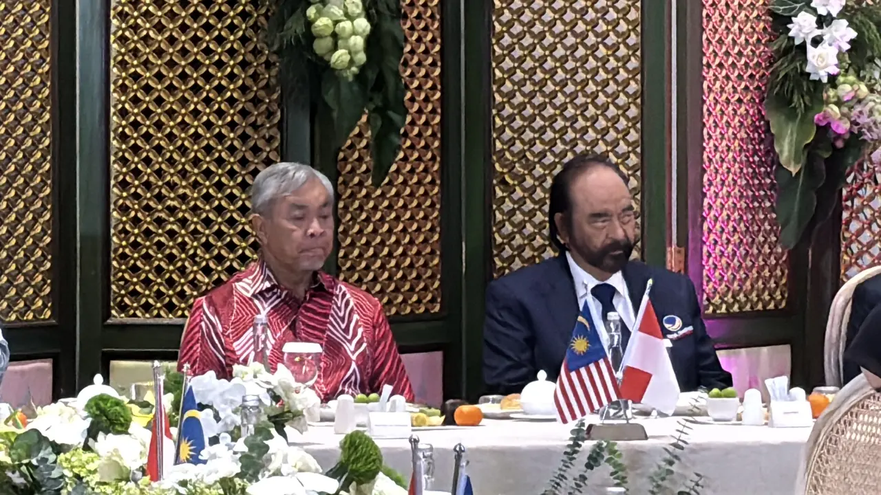 Surya Paloh dan Wakil Perdana Menteri Malaysia sekaligus Presiden UMNO Ahmad Zahid Hamidi