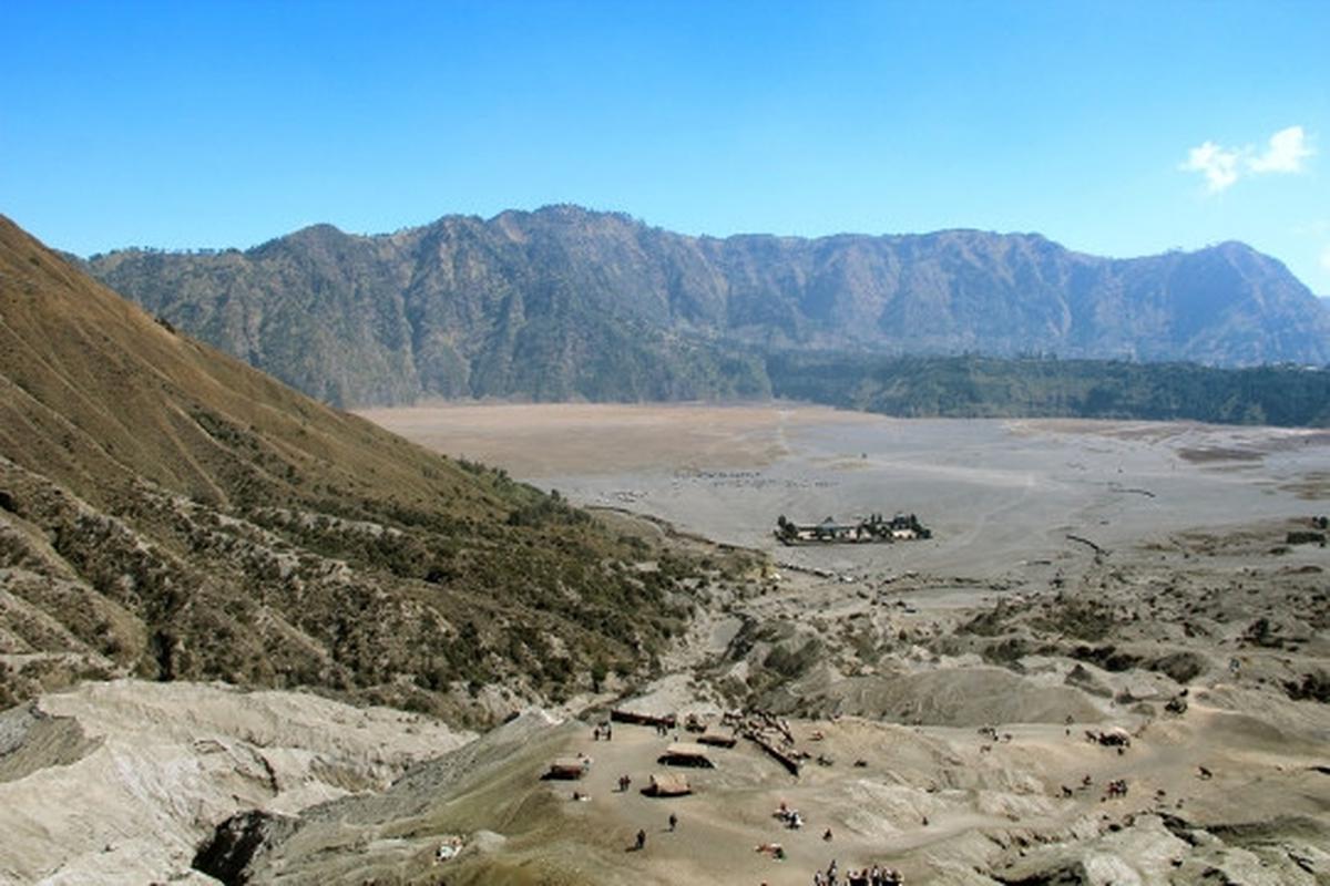 Melihat pesona kawah Gunung Bromo lebih dekat