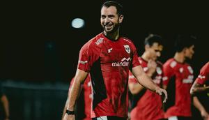 Jordi Amat menjalani sesi latihan di Surabaya bersama Timnas Indonesia jelang dua laga FIFA Matchday September 2025. (Instagram Jordi Amat).