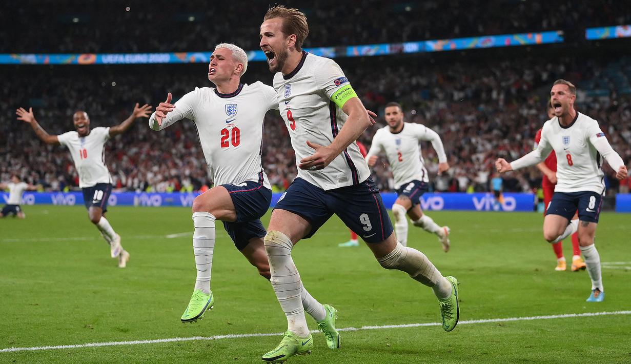 Harry Kane (9) adalah ujung tombak The Three Lions pada Euro 2020. Ia merupakan penyerang yang pintar mencari ruang kosong, sehingga ia ditunjuk sebagai target man oleh Southgate. Sejauh ini Kane telah berhasil mencetak empat gol walau pada awalnya sempat mandul. (Foto: AFP/Pool/Laurence Griffiths)