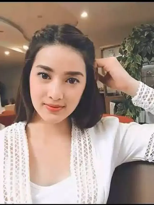 6 Potret Gaya Rambut Baru Rosiana Dewi, Tampil Menawan Saat Hamil