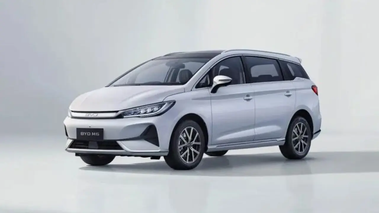 BYD M6