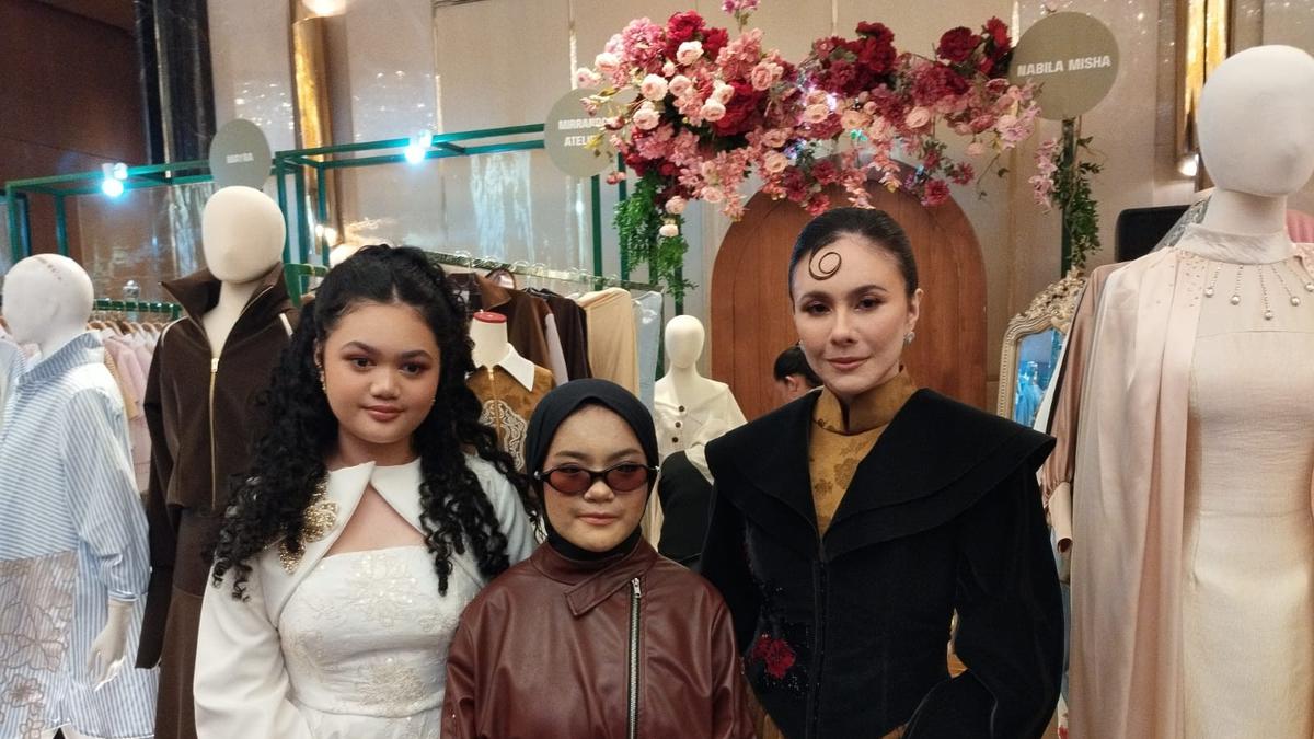 Wulan Guritno Bangga dengan Regenerasi Dunia Mode, Terpukau Karya Desainer Muda Nabila Misha