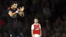 Pemain Crystal Palace, Luka Milivojevic, melakukan selebrasi usai membobol gawang Arsenal pada laga Premier League 2019 di Stadion Emirates, Minggu 927/10). Kedua tim bermain imbang 2-2. (AP/Leila Coker)