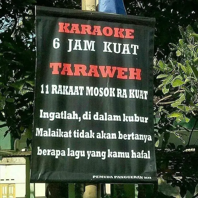 6 Spanduk Imbauan Kuat Puasa Ini Kelewat Unik, Curi Perhatian