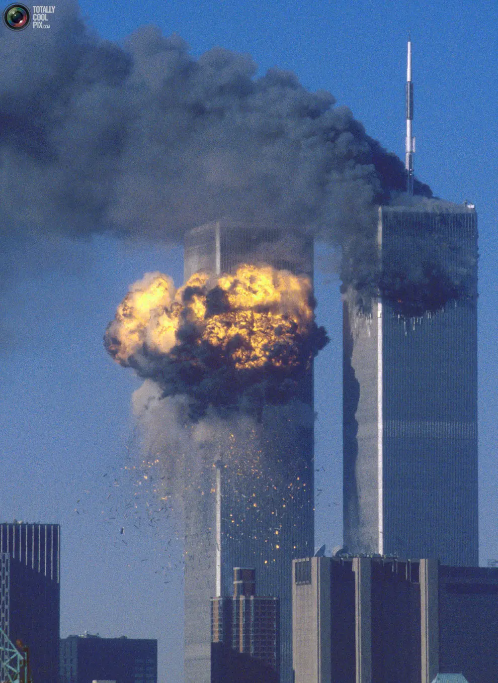 Ledakan WTC di Amerika Serikat pada Selasa, 11 September 2001. Dikenal juga sebagai tragedi 9/11. (Reuters)