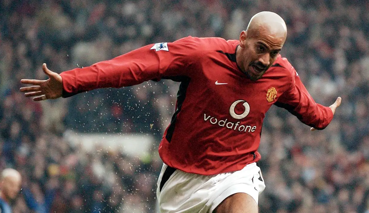 1. Juan Sebastian Veron - Veron menjadi pemain Argentina pertama yang diboyong Manchester United. Bergabung pada rentang 2001 hingga 2003, Veron tampil sebanyak 82 kali dan menyumbang 11 gol untuk skuat Setan Merah. (AFP/Paul Barker)