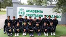 Latihan pertama Korea-Korea Selecao ini sangat spesial karena bertempat di akademi Sporting CP, tempat di mana Cristiano Ronaldo muda ditempa. (Bola.com/Bagaskara Lazuardi)